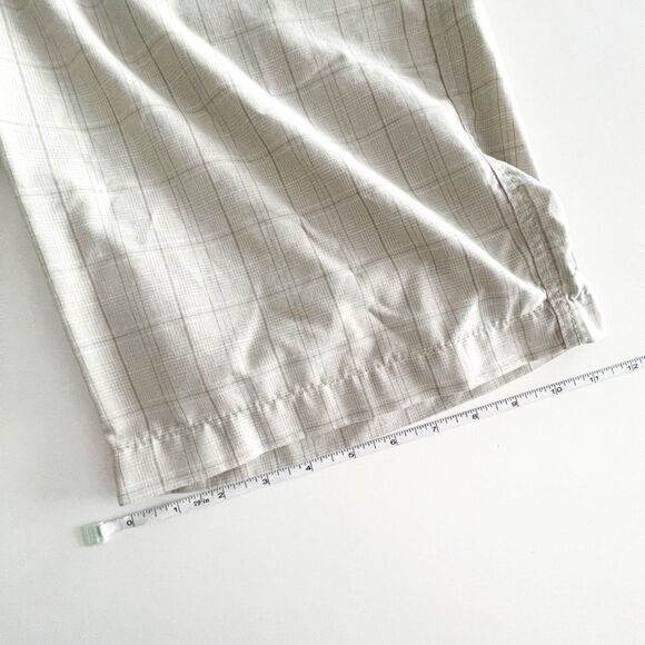 Billabong Chino Shorts Tan Plaid Mid Length Flat Front Men's Size 30 - Picture 6 of 10